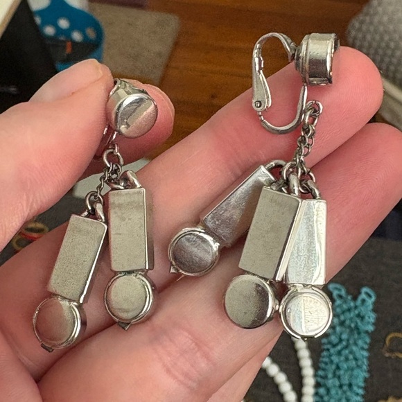 VOGUE Signed Geometric Silver-Tone Clip-On Dangle Earrings  Mid-Century Mod Vibe - Picture 5 of 7